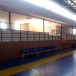 Grada y banquillos.